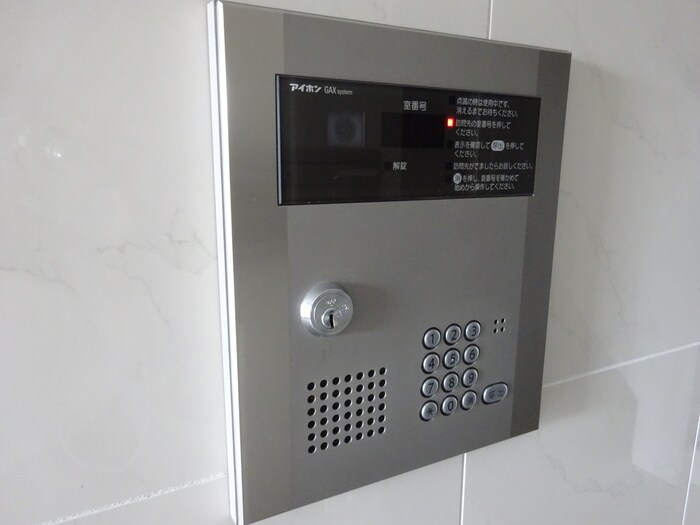 物件外観写真6　(エントランス部分)