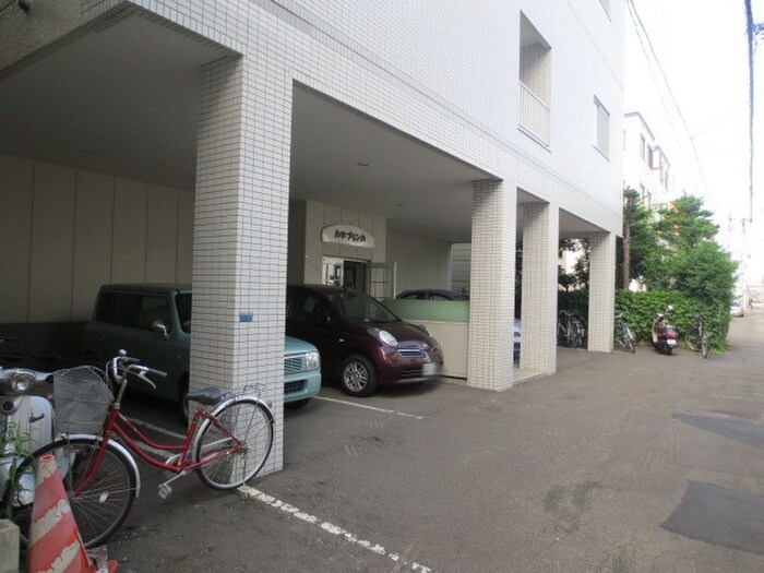 物件外観写真3　(駐車場)