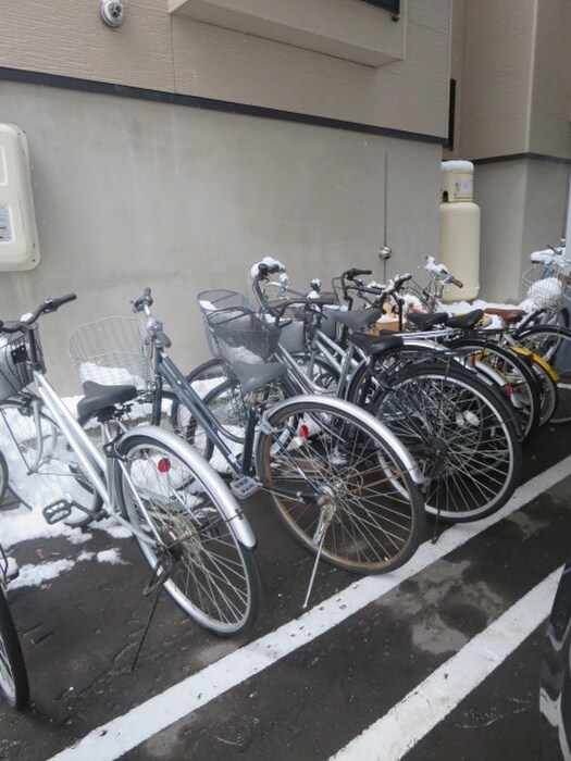 物件外観写真4　(駐輪場)