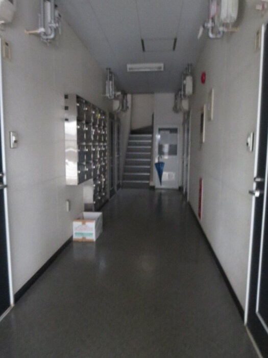 物件外観写真6　(エントランス部分)