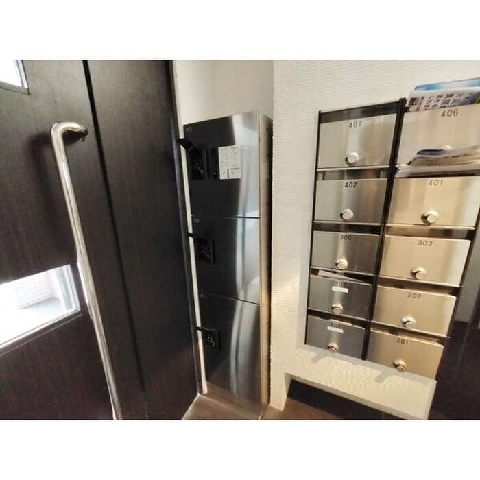 物件外観写真3　(エントランス部分)