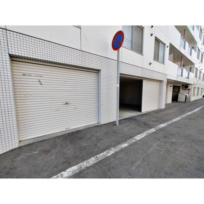 物件外観写真5　(駐車場)