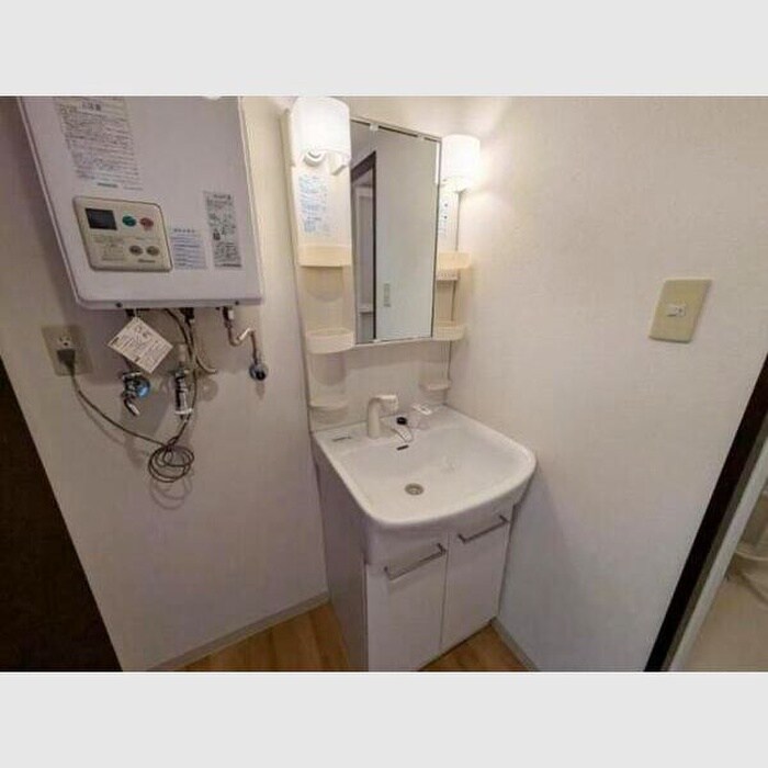 物件内観写真11　(洗面)