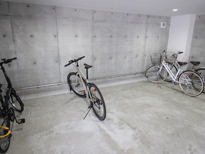 物件外観写真4　(駐輪場)