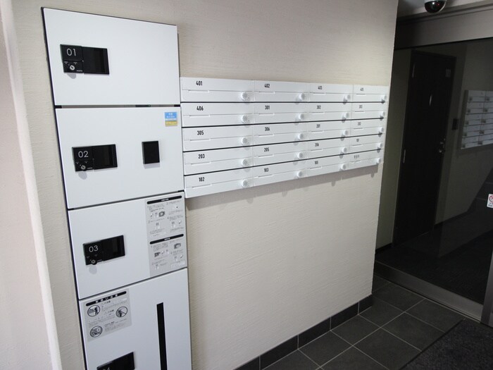 物件外観写真6　(エントランス部分)