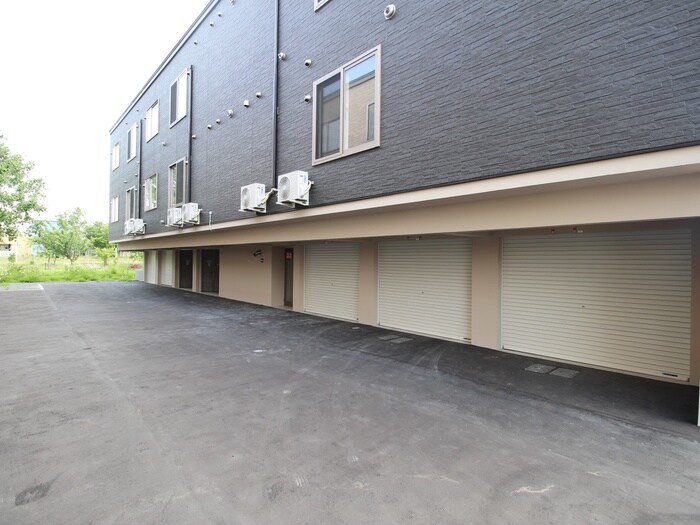 物件外観写真4　(駐車場)