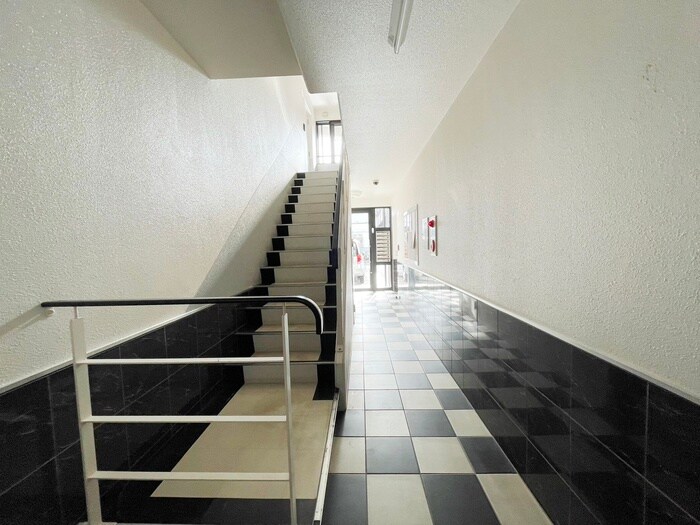 物件外観写真4　(エントランス部分)