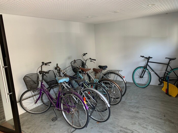 物件外観写真4　(駐輪場)