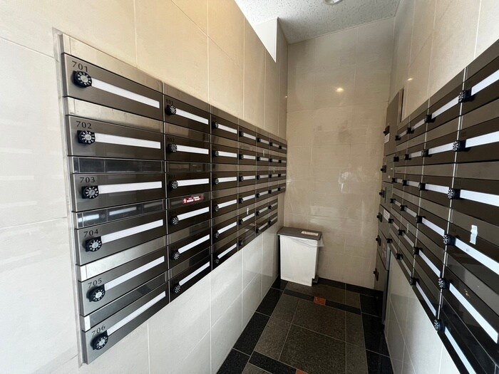 物件外観写真5　(エントランス部分)