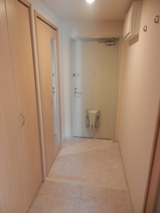 物件内観写真12　(玄関)