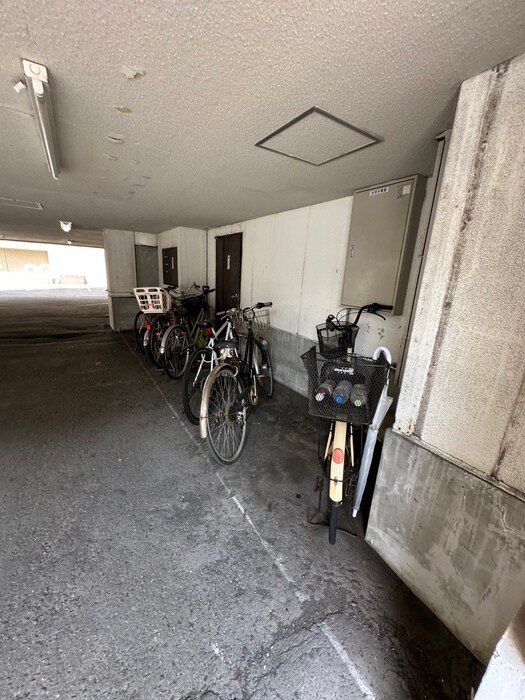 物件外観写真6　(駐輪場)