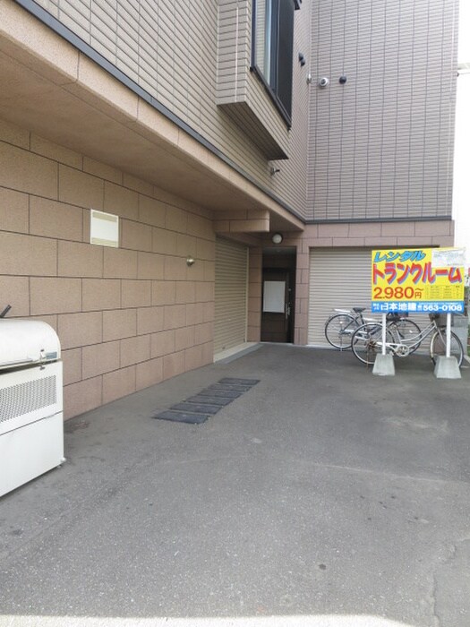 物件外観写真6　(エントランス部分)