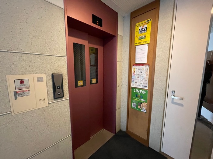 物件外観写真5　(エントランス部分)