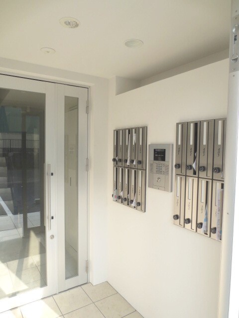 物件外観写真3　(エントランス部分)