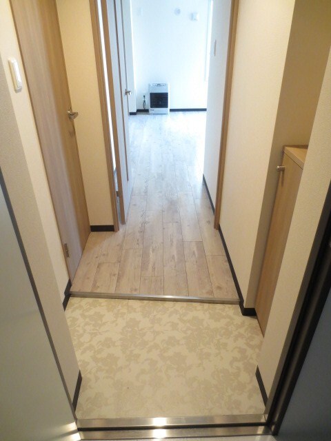 物件内観写真10　(玄関)