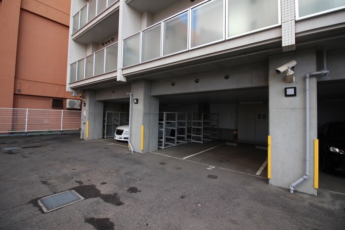 物件外観写真6　(駐車場)