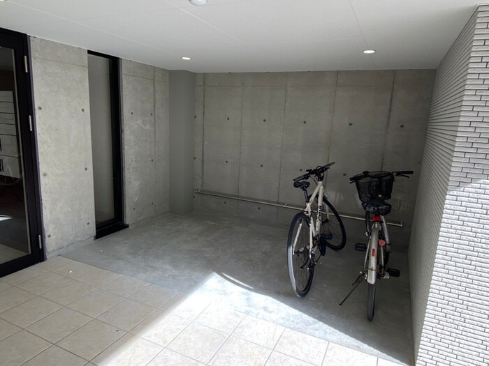 物件外観写真4　(駐輪場)