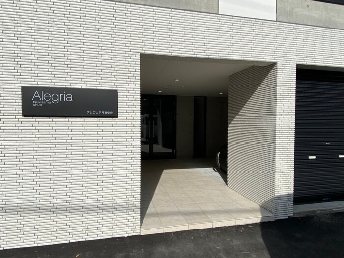 物件外観写真6　(エントランス部分)