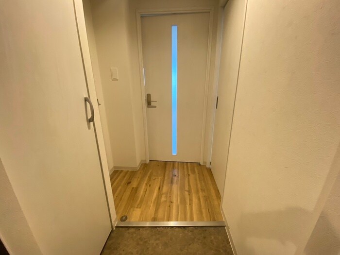 物件内観写真18　(玄関)