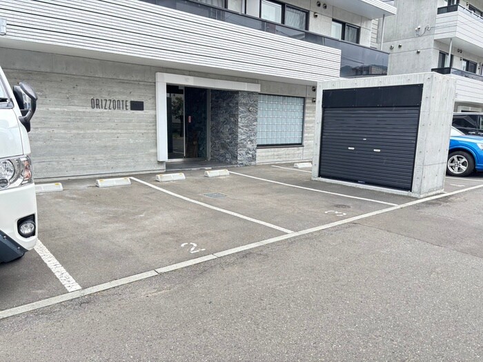 物件外観写真3　(駐車場)