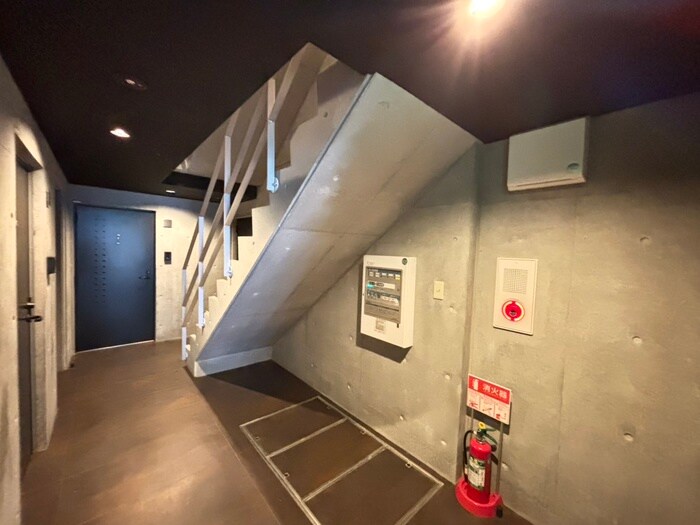 物件外観写真4　(エントランス部分)