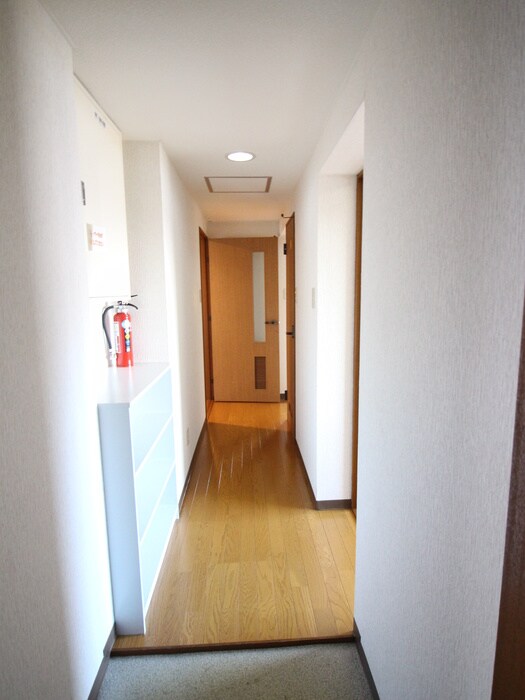 物件内観写真16　(玄関)