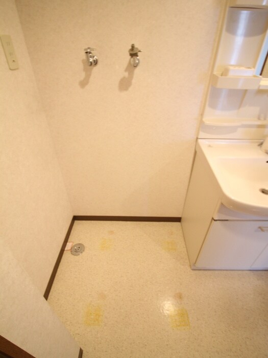 物件内観写真18　(洗濯機置場)