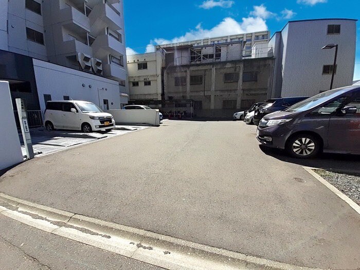 物件外観写真5　(駐車場)