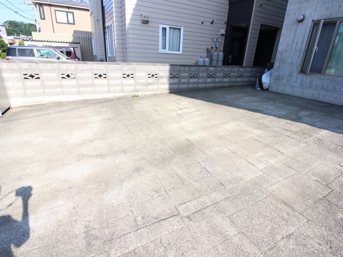 物件外観写真6　(駐車場)