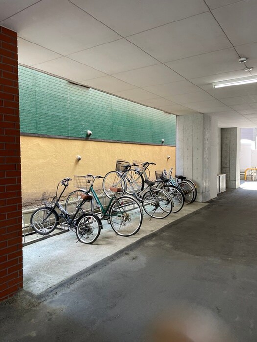 物件外観写真3　(駐輪場)