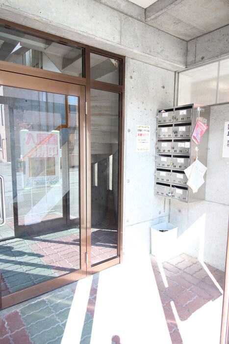 物件外観写真4　(エントランス部分)