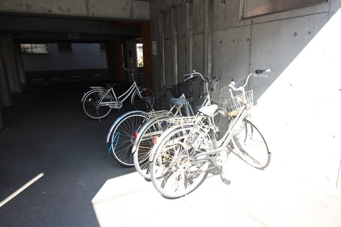 物件外観写真5　(駐輪場)