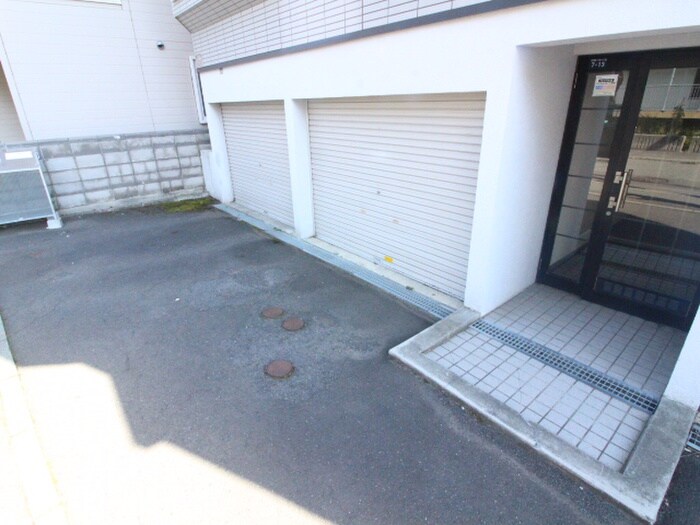 物件外観写真4　(駐車場)