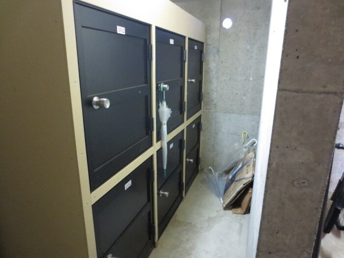 物件外観写真4　(エントランス部分)