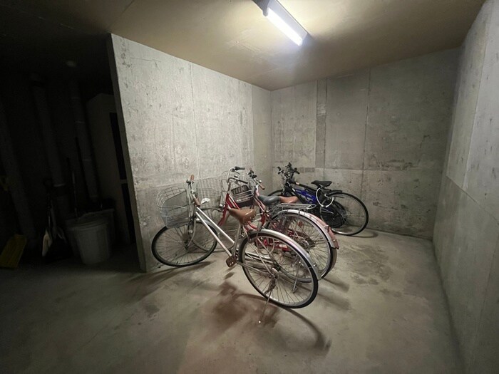 物件外観写真5　(駐輪場)