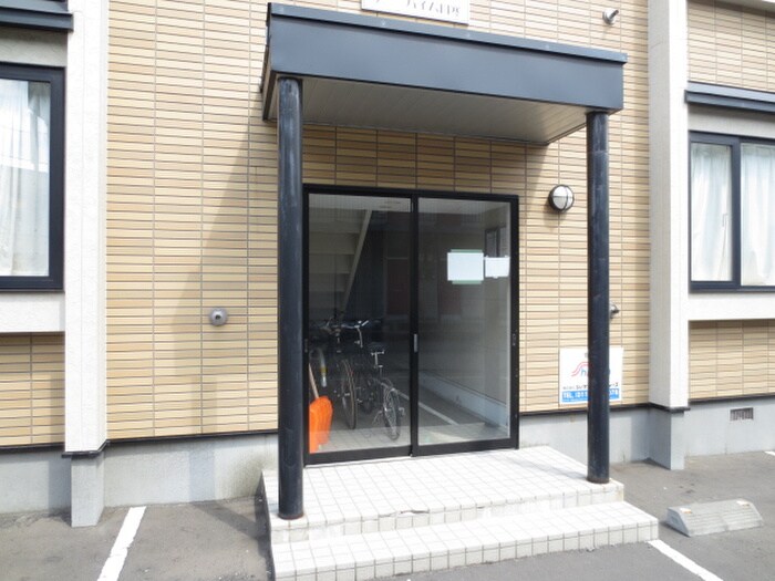 物件外観写真4　(エントランス部分)