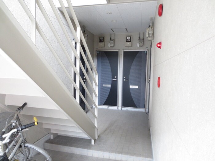 物件外観写真5　(エントランス部分)