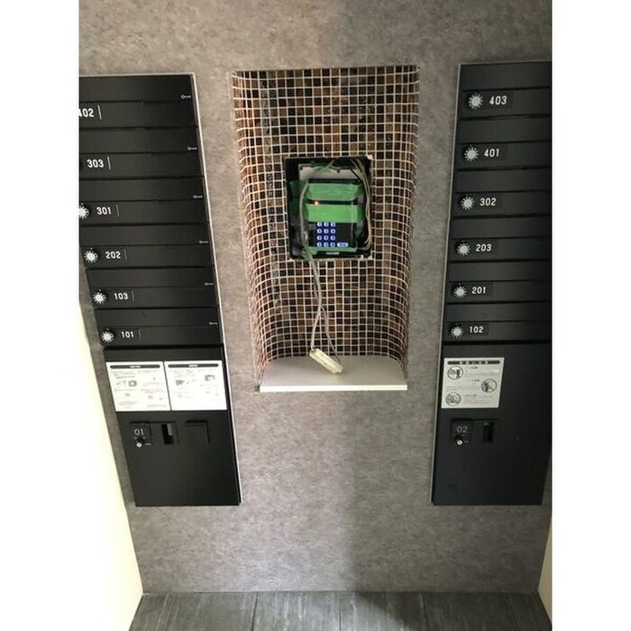 物件外観写真4　(エントランス部分)