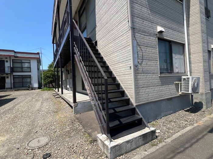 物件外観写真4　(エントランス部分)