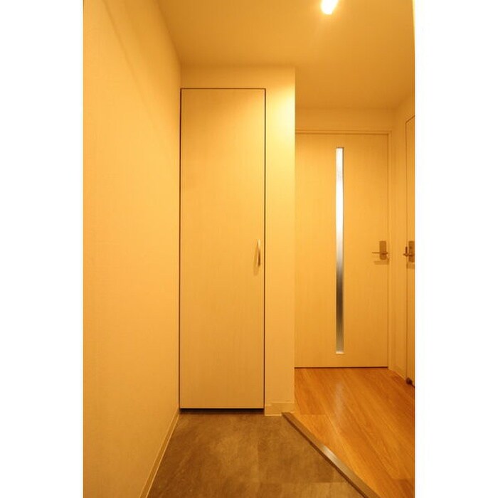物件内観写真11　(玄関)