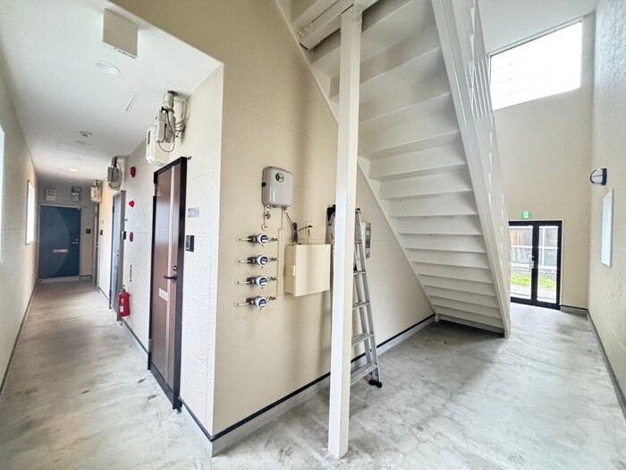 物件外観写真6　(エントランス部分)