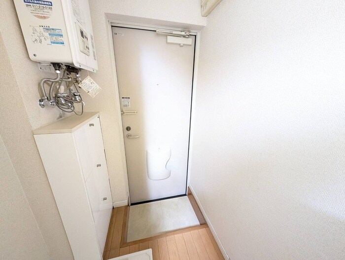 物件内観写真18　(玄関)