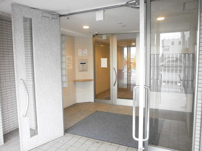 物件外観写真4　(エントランス部分)