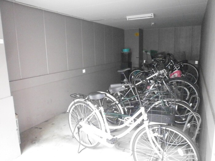 物件外観写真5　(駐輪場)