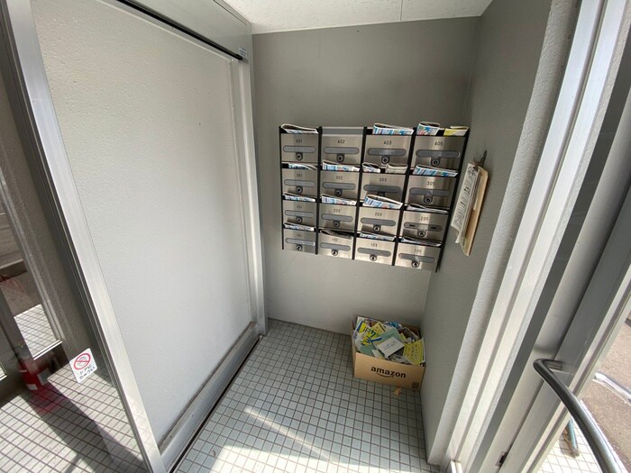 物件外観写真4　(エントランス部分)