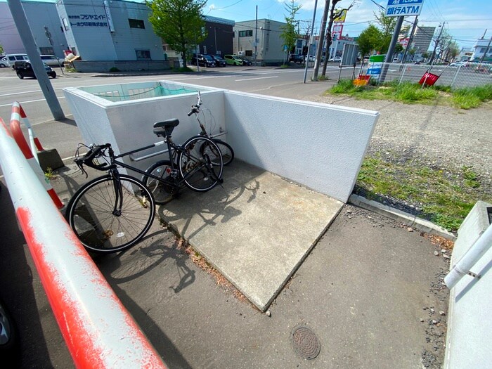 物件外観写真5　(駐輪場)