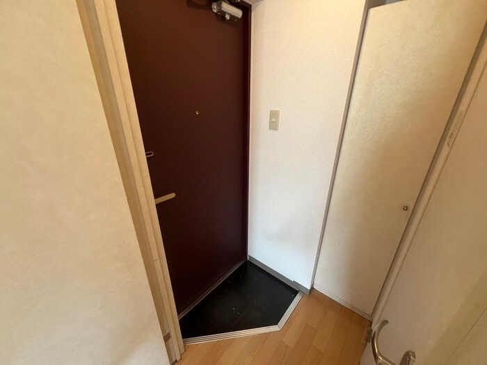物件内観写真16　(玄関)