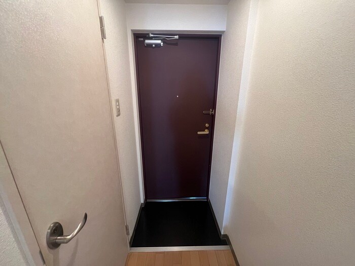 物件内観写真16　(玄関)