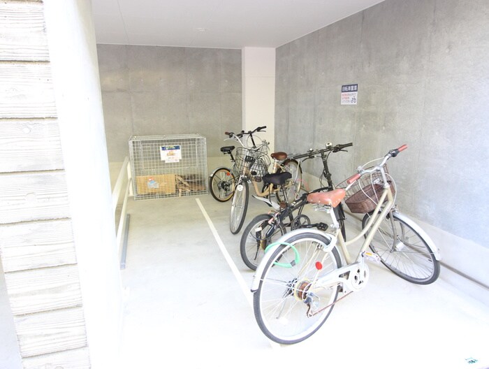 物件外観写真3　(駐輪場)