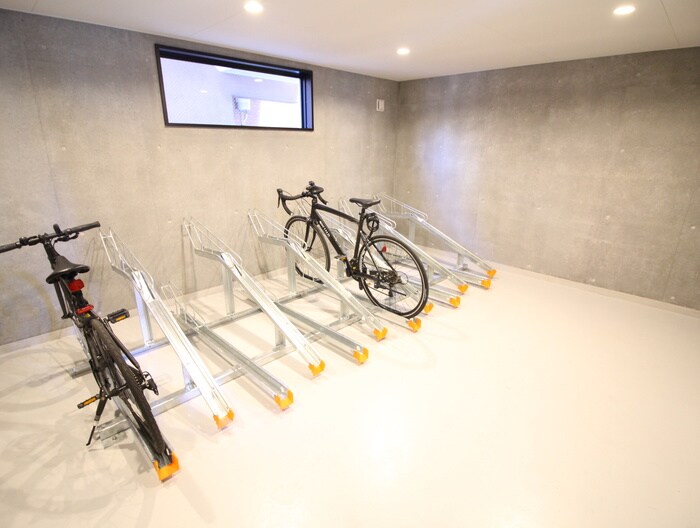 物件外観写真4　(駐輪場)